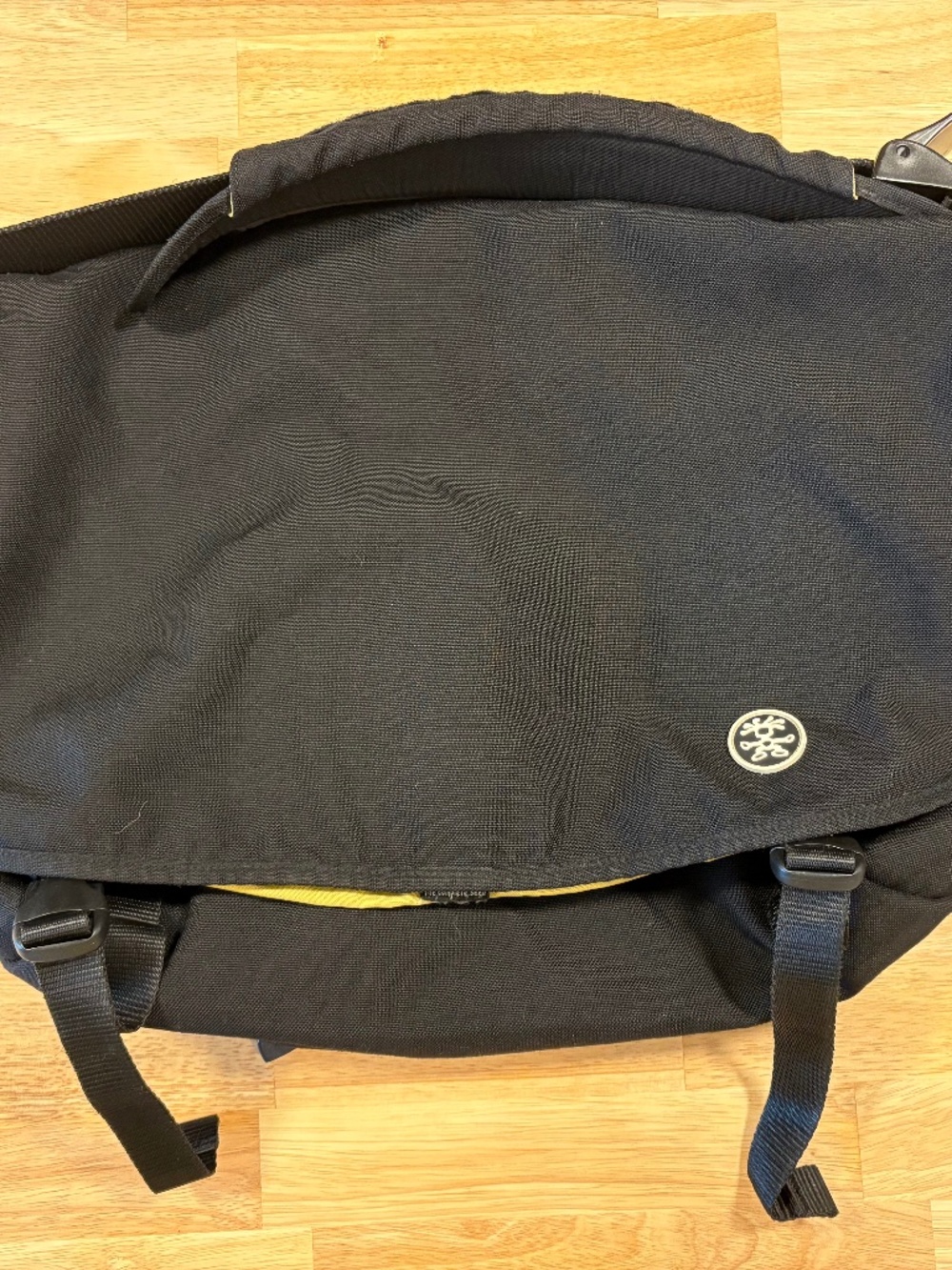 Vintage Crumpler Black Messenger Bag 'The Complete Seed' *Buckle Issue